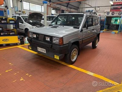Usata Fiat Panda 4x4 48 CV (35 kW) 1985 Grigio Utilitaria