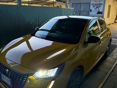 Begagnad Peugeot 208 75 HK (55 kW) 2022 Gul Halvkombi