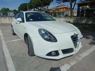Usata Alfa Romeo Giulietta Impression 105 CV (77 kW) 2014 Bianco Utilitaria
