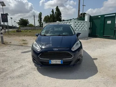 Usata Ford Fiesta 75 CV (55 kW) 2015 Bluazzurro Utilitaria