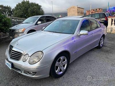 Usata Mercedes E270 176 CV (129 kW) 2003 Grigio Berlina