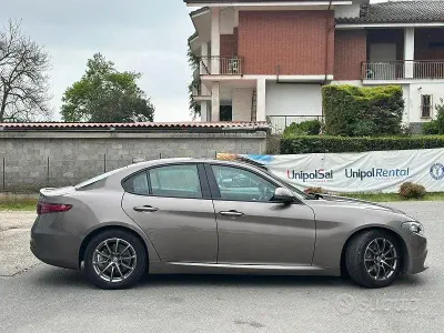 Usata Alfa Romeo Giulia Super 150 CV (110 kW) 2017 Marrone Berlina