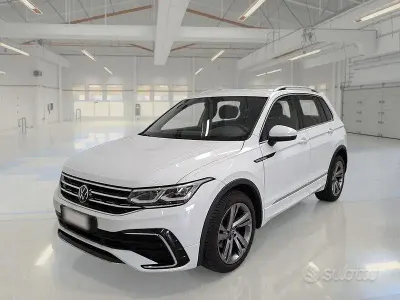 Usata VW Tiguan R-line 149 CV (109 kW) 2022 Bianco SUV