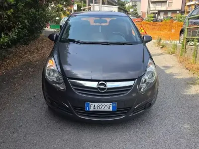 Usata Opel Corsa Edition 75 CV (55 kW) 2010 Grigio Utilitaria
