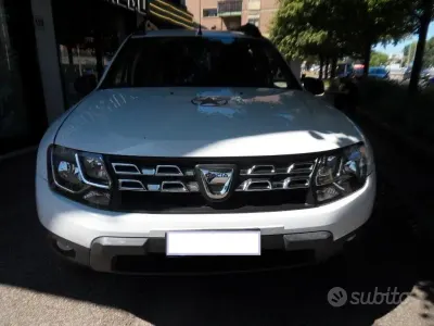 Usata Dacia Duster Lauréate 110 CV (80 kW) 2015 Bianco SUV