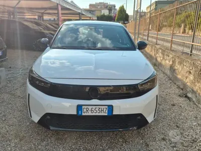 Usata Opel Corsa Design & Tech 75 CV (55 kW) 2023 Bianco Utilitaria