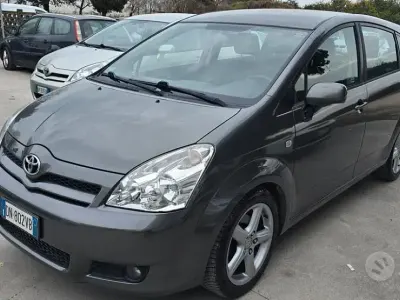 Usata Toyota Corolla Verso 140 CV (102 kW) 2008 Grigio Monovolume