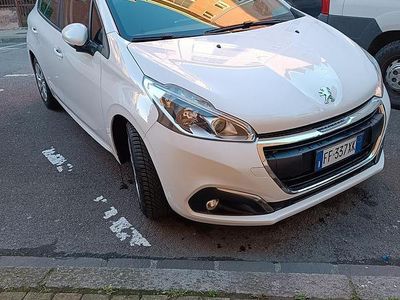 Bianco Usata 2016 Peugeot 208 Utilitaria | 6800 €