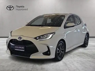 Usata Toyota Yaris Hybrid Trend 116 CV (85 kW) 2021 Bianco Berlina