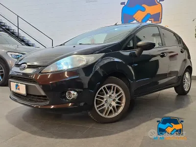 Usata Ford Fiesta 82 CV (60 kW) 2012 Nero Berlina