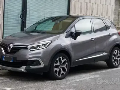 Usata Renault Captur 90 CV (66 kW) 2018 Grigio SUV