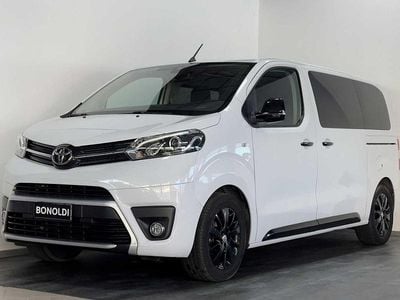 Begagnad Toyota Proace Edition 180 HK (132 kW) 2023 Vit Minibuss