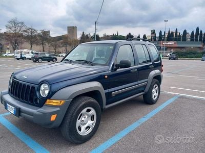 Usata Jeep Cherokee Sport 163 CV (119 kW) 2006 Blu SUV