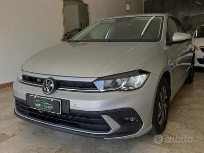 Usata VW Polo 95 CV (69 kW) 2023 Grigio Utilitaria
