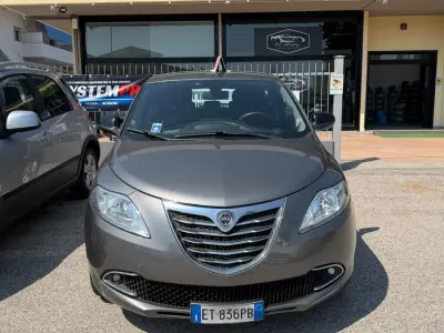Usata Lancia Ypsilon Gold 95 CV (69 kW) 2013 Grigio Utilitaria