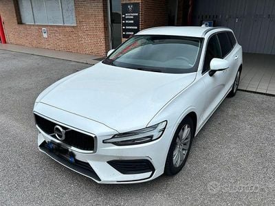 Usata Volvo V60 150 CV (110 kW) 2020 Bianco Station wagon