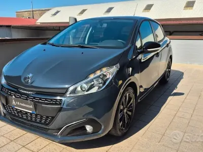 Usata Peugeot 208 82 CV (60 kW) 2018 Nero Utilitaria
