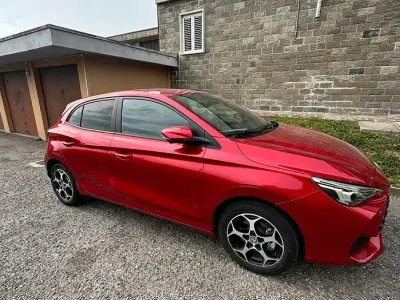 Nuevo MG MG3 102 CV (75 kW) 2026 Rojo Utilitario