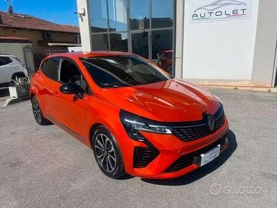 Usata Renault Clio V Techno 91 CV (66 kW) 2025 Arancione Berlina