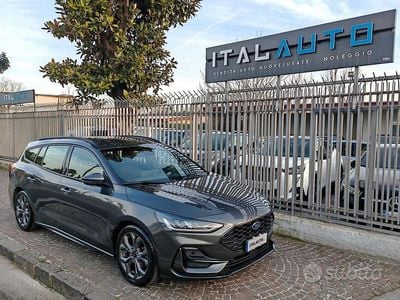 Usata Ford Focus ST-Line 120 CV (88 kW) 2022 Grigio Station wagon