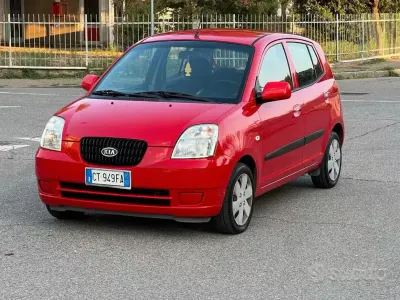 Usata Kia Picanto 61 CV (44 kW) 2005 Rosso Utilitaria
