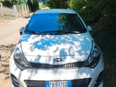 Usata Kia Rio 90 CV (66 kW) 2016 Bianco Utilitaria