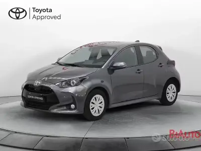 Usata Toyota Yaris Active 72 CV (52 kW) 2022 Grigio Utilitaria