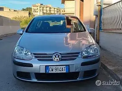 Usado VW Golf V 105 CV (77 kW) 2006 Gris Utilitario