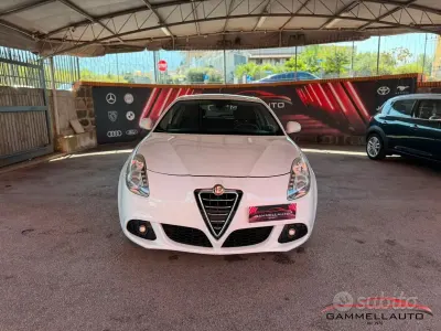 Usata Alfa Romeo Giulietta Distinctive 120 CV (88 kW) 2010 Bianco Utilitaria