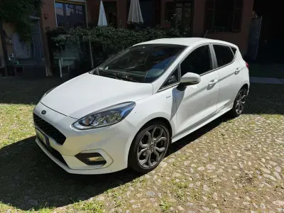 Usata Ford Fiesta ST-Line 125 CV (91 kW) 2018 Bianco Utilitaria