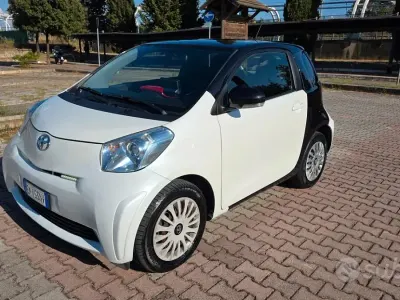 Usata Toyota iQ Trend 68 CV (50 kW) 2012 Bianco Utilitaria