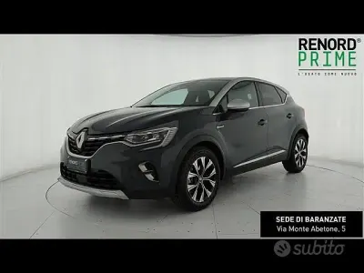 Usata Renault Captur Techno 145 CV (106 kW) 2023 Blu scuro SUV