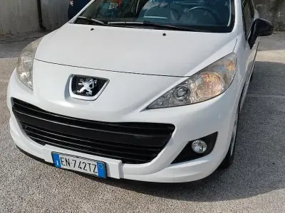 Usata Peugeot 207 Access 68 CV (50 kW) 2012 Bianco Berlina