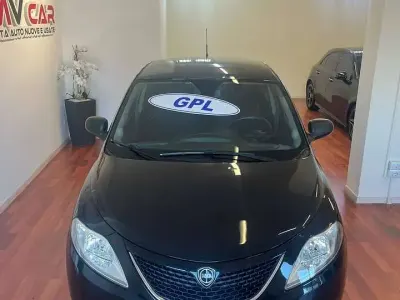 Usata Lancia Ypsilon Gold 69 CV (50 kW) 2017 Nero Utilitaria