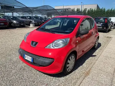 Usata Peugeot 107 68 CV (50 kW) 2008 Rosso Utilitaria