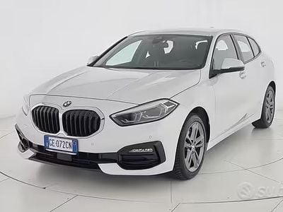 Begagnad BMW 118 Sport Line 140 HK (102 kW) 2021 Vit Halvkombi