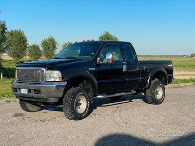 Usata Ford V8 2006 Nero Berlina