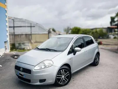 Usata Fiat Grande Punto Dynamic 90 CV (66 kW) 2009 Utilitaria