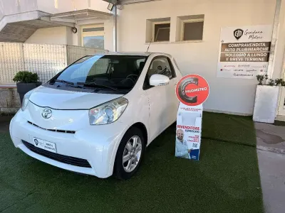 Usata Toyota iQ Sol 68 CV (50 kW) 2010 Bianco Utilitaria