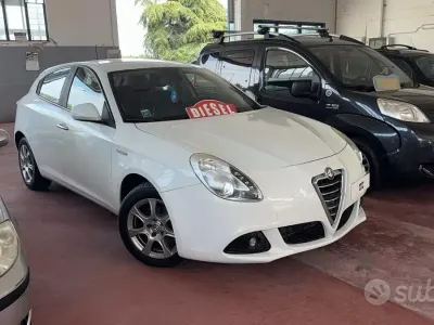 Usata Alfa Romeo Giulietta Exclusive 105 CV (77 kW) 2014 Bianco Utilitaria