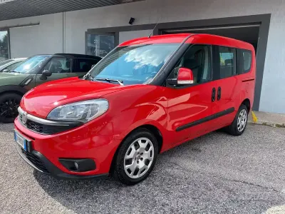 Usata Fiat Doblò Lounge 120 CV (88 kW) 2017 Rosso Monovolume