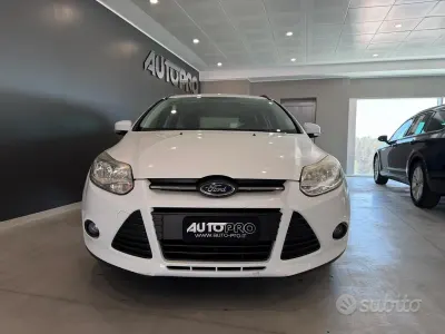 Usata Ford Focus 116 CV (85 kW) 2012 Bianco Station wagon