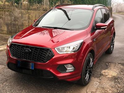 Usata Ford Kuga 120 CV (88 kW) 2018 Rosso SUV