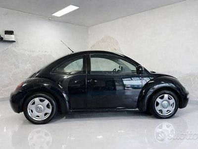 Usata VW New Beetle 90 CV (66 kW) 1999 Nero Utilitaria