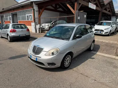 Usata Lancia Ypsilon Platinum 75 CV (55 kW) 2013 Grigio Utilitaria