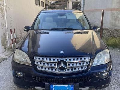 Usata Mercedes ML320 224 CV (164 kW) 2007 Blu/azzurro SUV