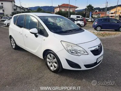 Usata Opel Meriva 75 CV (55 kW) 2011 Bianco Monovolume