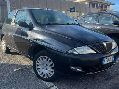 Usata Lancia 2000 60 CV (44 kW) 2003 Nero Berlina