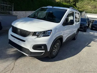 Usata Peugeot Rifter Allure 102 CV (75 kW) 2022 Bianco Monovolume