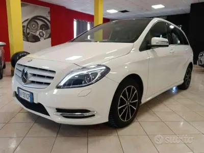 Usata Mercedes B180 Premium 109 CV (80 kW) 2014 Bianco Utilitaria